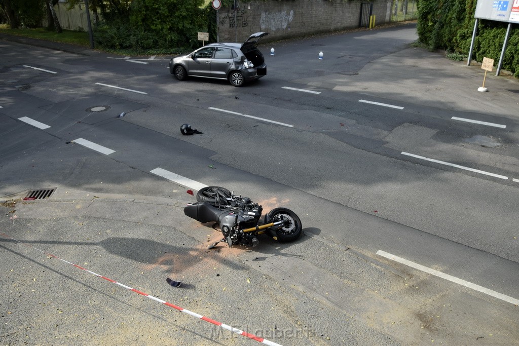 Schwerer Krad PKW Unfall Koeln Muelheim Am Springborn Cottbuserstr P024.JPG - Miklos Laubert